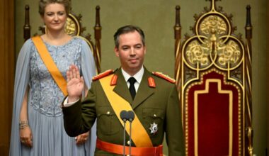 Guillermo presta juramento como gran duque de Luxemburgo tras la abdicación de su padre