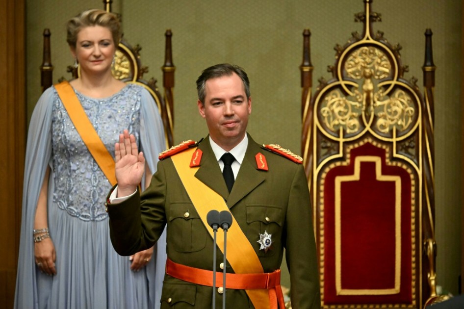 Guillermo presta juramento como gran duque de Luxemburgo tras la abdicación de su padre
