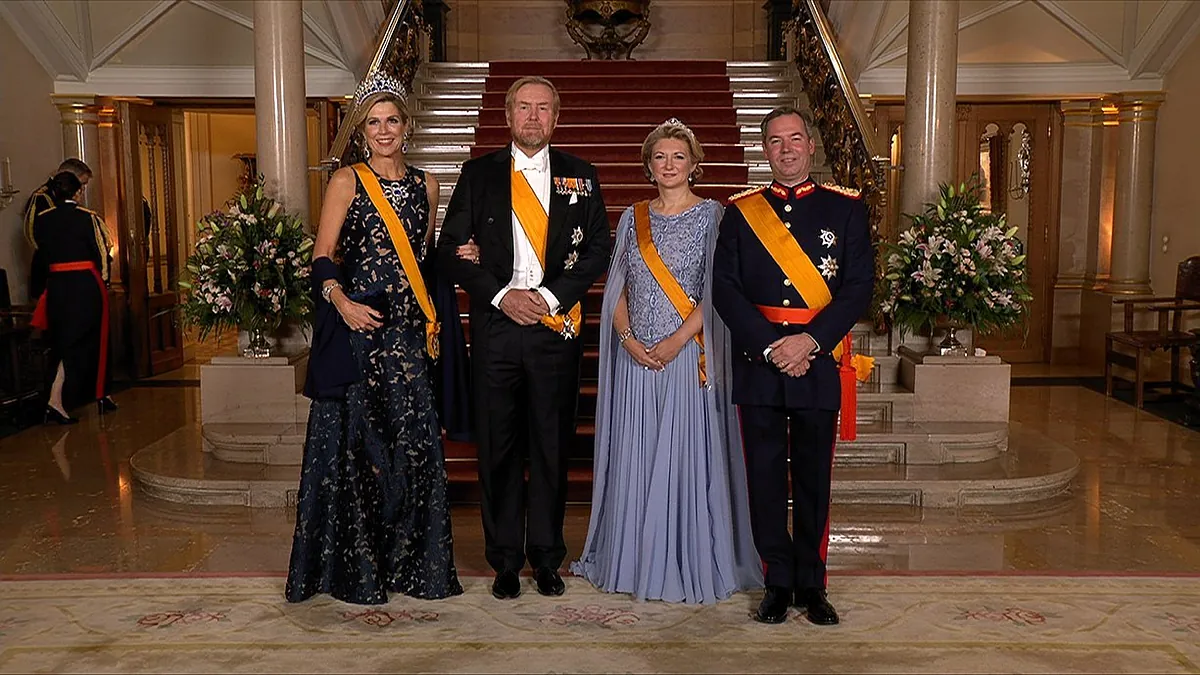 Una cena de gala, con los reyes belgas y holandeses y el matrimonio Macron entre otros, cierra los fastos por la ascensión al trono del gran duque Guillermo V de Luxemburgo - El Mundo