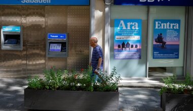 Sucursales de BBVA y Sabadell