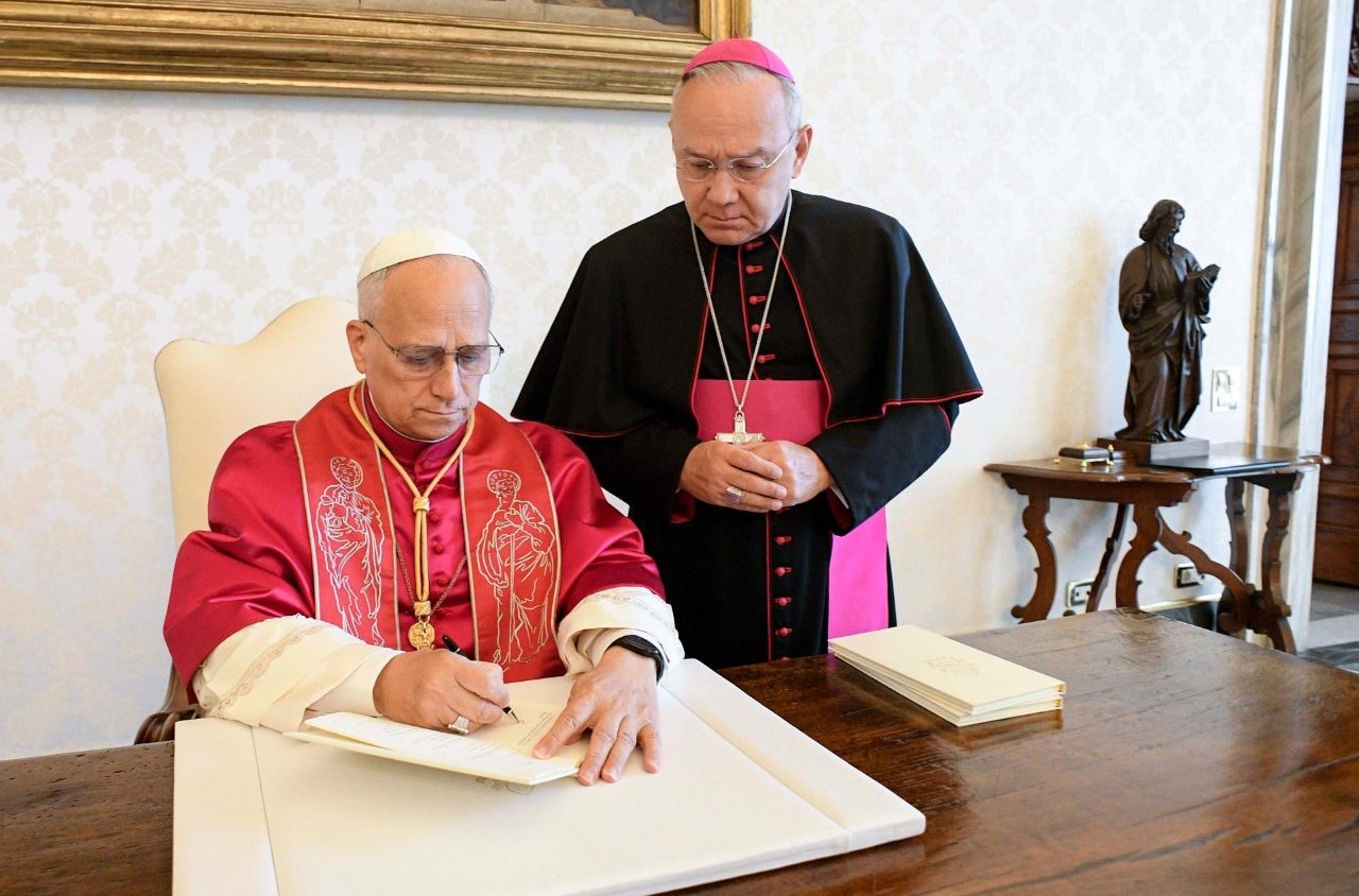 León XIV firma la exhortación apostólica «Dilexi te». Se publicará el 9 de octubre
