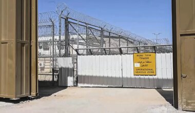 Israel dice que España no contestó a la oferta de un chárter directo de regreso rápido para los activistas y Exteriores lo desmiente - El Mundo