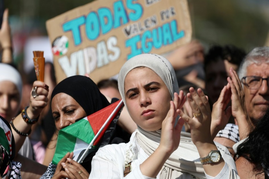 Miles de manifestantes marchan en Barcelona en apoyo a Palestina