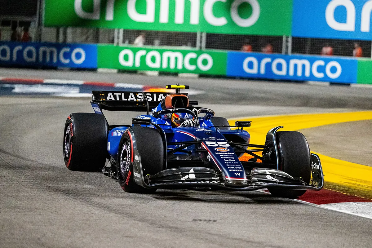 Carlos Sainz y Alex Albon, descalificados por una irregularidad en el alerón trasero - El Mundo