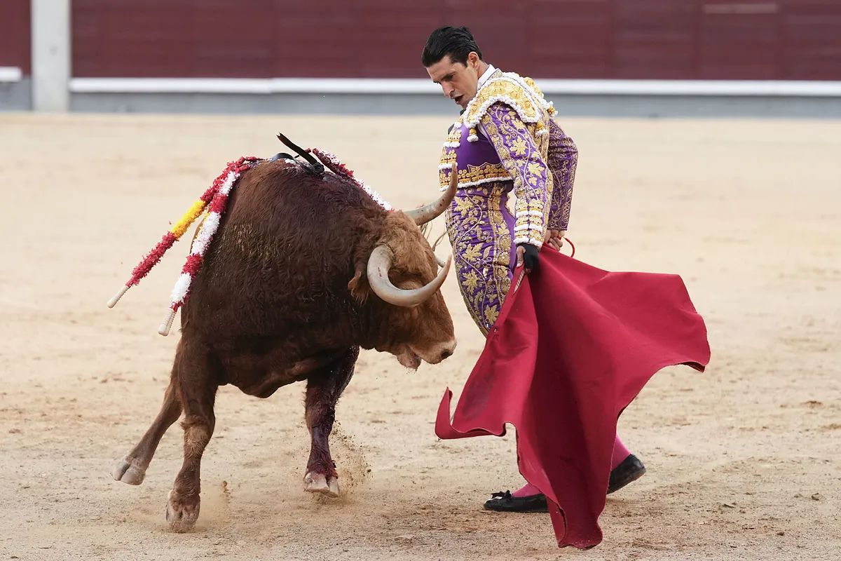 Completo petardo de Domingo Hernández en Las Ventas - El Mundo