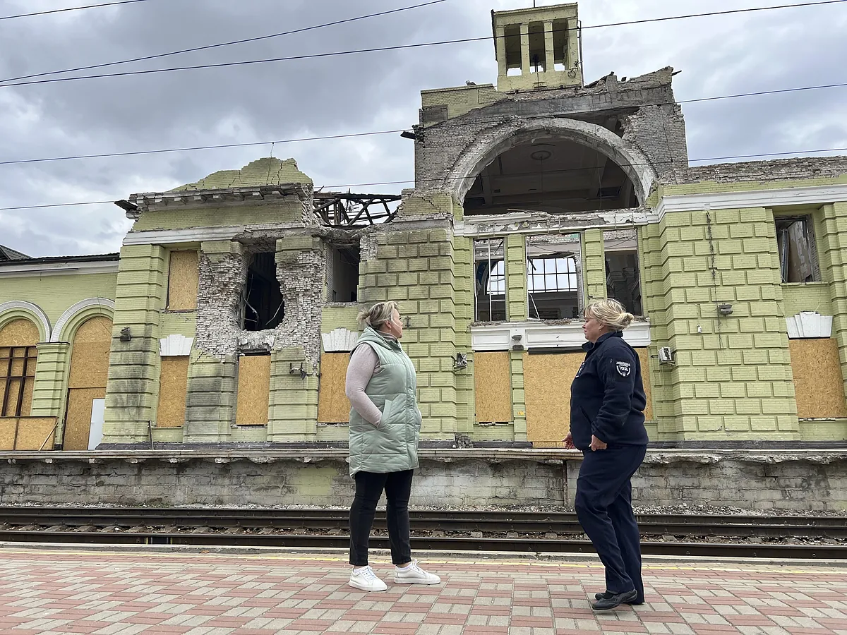La batalla de los trenes: Rusia y Ucrania atacan las "arterias de la guerra" - El Mundo