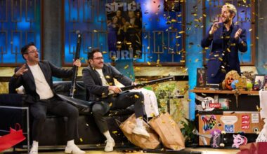 J. A. Bayona descoloca a David Broncano con una "excelente" broma en 'La Revuelta': "Muy bien ejecutada"