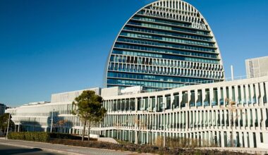 La opa de BBVA sobre Sabadell entra en su recta final entre dudas y críticas