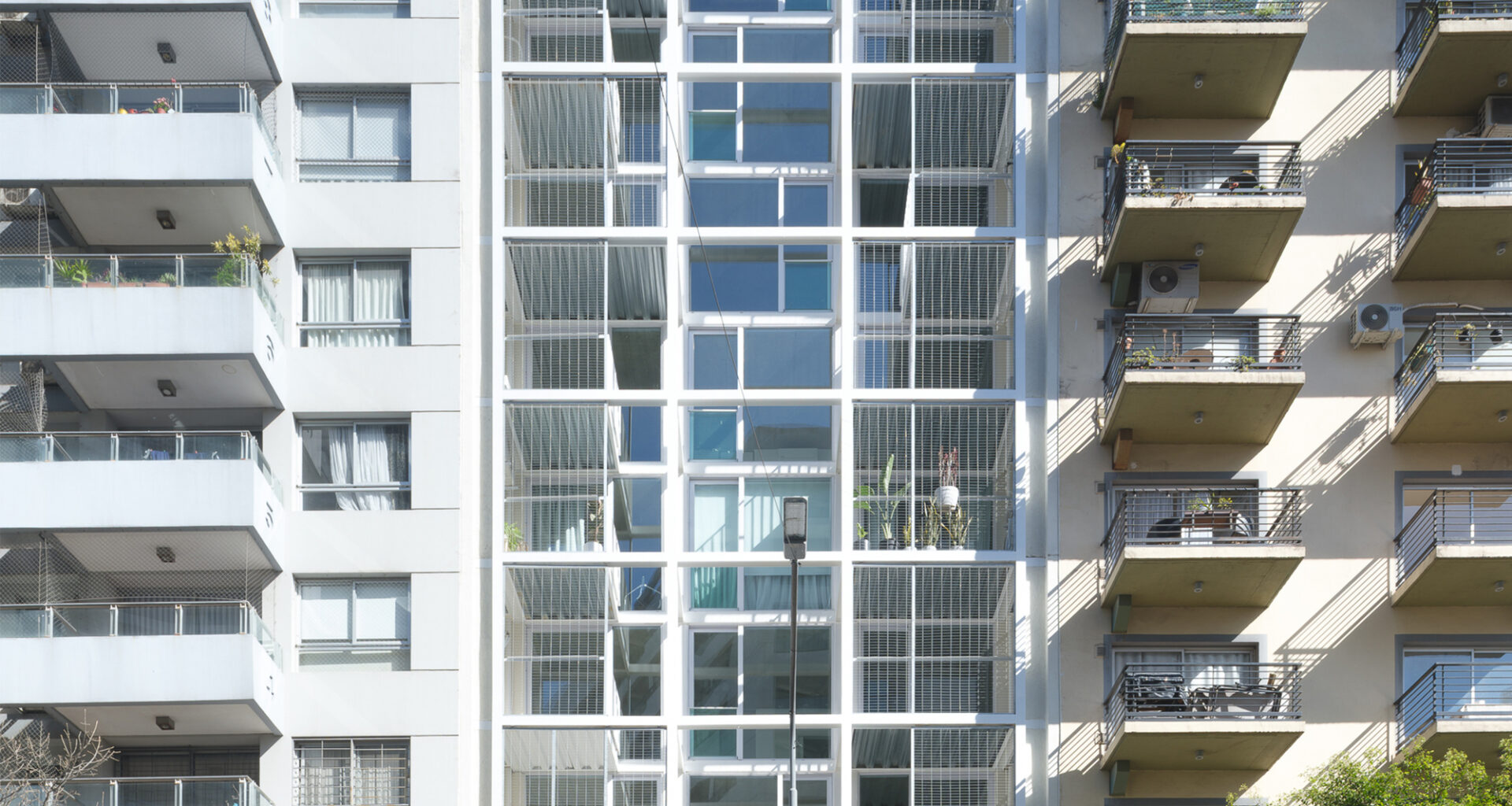 Edificio de Vivienda Colectiva 2636 flats / A3 Luppi Ugalde Winter