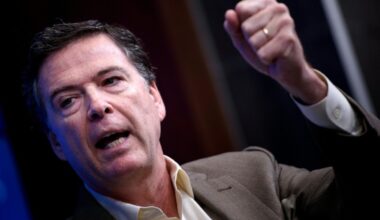 Exjefe del FBI James Comey se declara no culpable en caso impulsado por Trump