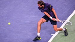 Hot Shot: Tien se topa con el muro de Medvedev en Shanghái | ATP Tour