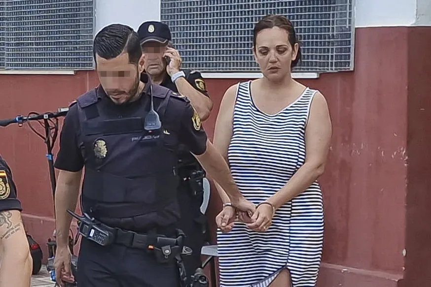 A prisión los padres de un bebé muerto en Ceuta por un presunto delito de asesinato - El Mundo