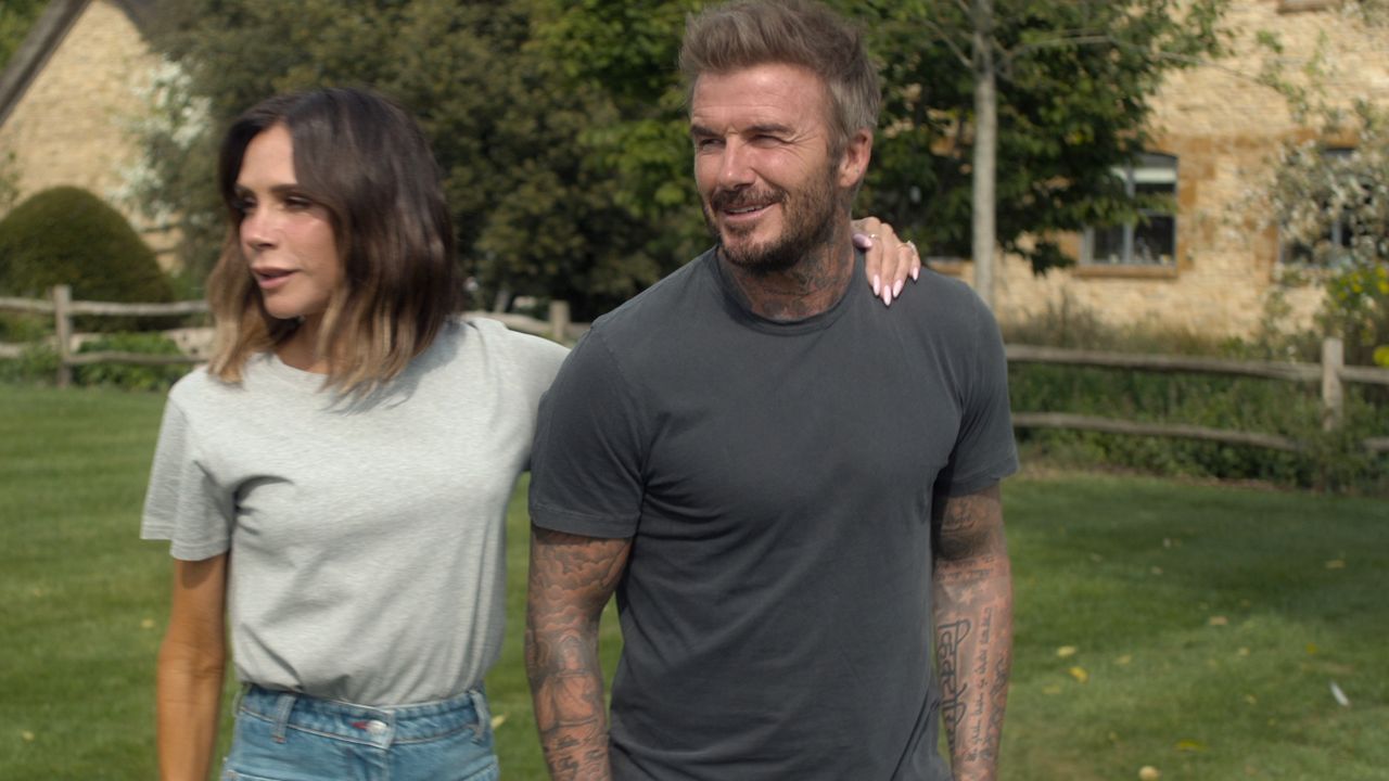 “Cuando la conocí me gustó todo sobre ella. Ahora hay alguna cosilla que no, pero….” Lo que nos desvela el documental de Victoria Beckham sobre su relación con David