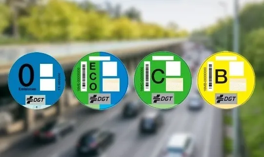 Los cambios que llegarán a las etiquetas de la DGT: híbridos enchufables y ligeros, en la picota - El Mundo