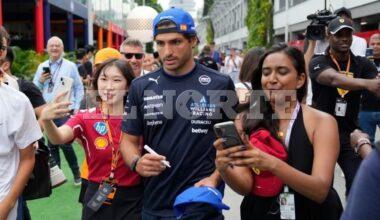 Lamenta Sainz que pongan más a las novias en la transmisión