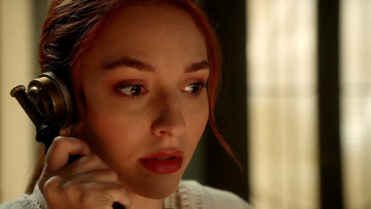 'La Promesa', avance del capítulo de hoy lunes 13 de octubre: Enora no piensa en la boda, sino en una extraña llamada telefónica - El Mundo