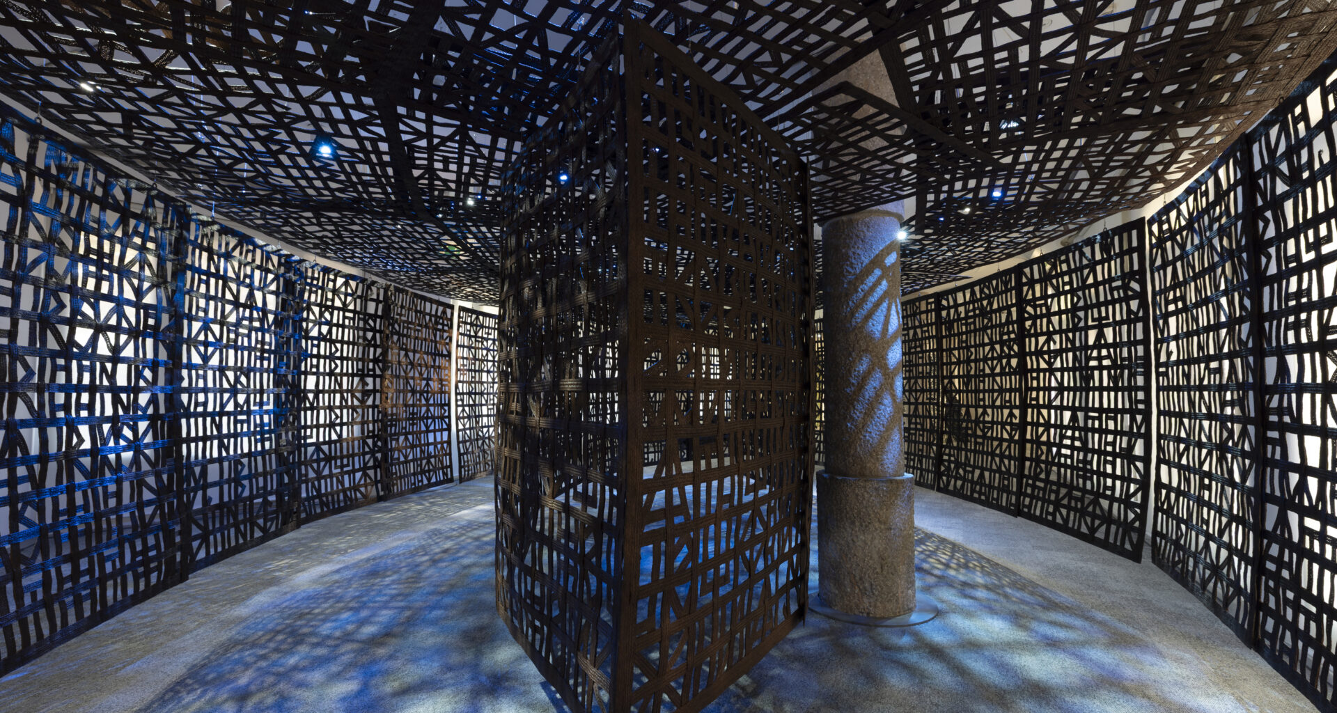 La Pedrera se convierte en un bosque laberíntico gracias a la obra de esta artista del País Vasco