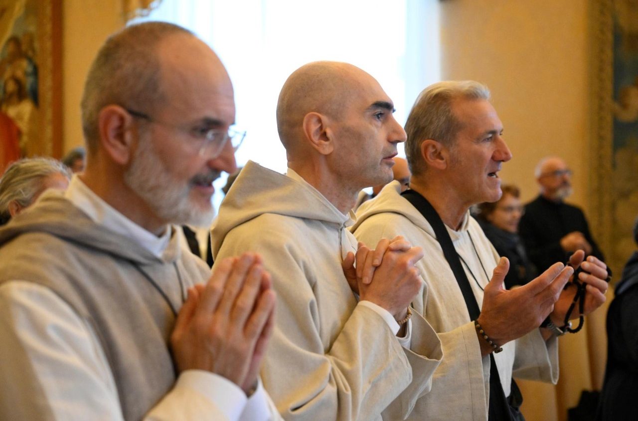 El Papa a los ermitaños: en un mundo alienado, sean testigos de la oración