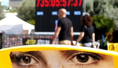 Israel traslada presos palestinos para canje con rehenes de Hamás