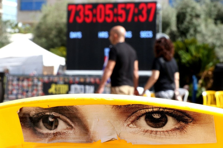 Israel traslada presos palestinos para canje con rehenes de Hamás