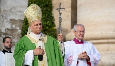 El Papa recuerda que María no sustituye a Cristo, sino que conduce a Él