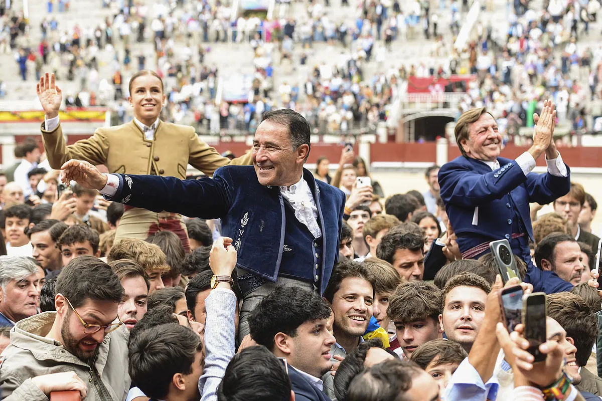 Curro Vázquez y César Rincón abren el túnel del tiempo y la Puerta Grande en el histórico festival de Antoñete en Las Ventas: "¡Gracias, Morante!" - El Mundo