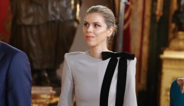 conjunto de Inés Domecq y bolso sevillano