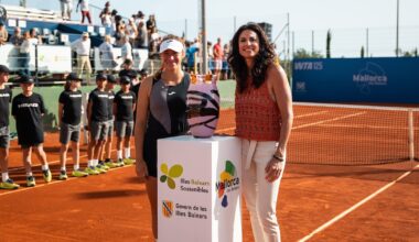 Otro título para Solana Sierra: se consagró en el WTA 125 de Mallorca y recibió el trofeo en manos de Gabriela Sabatini