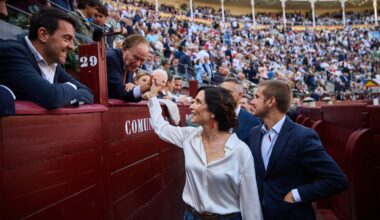 políticos y celebridades en la corrida de toros de la Hispanidad