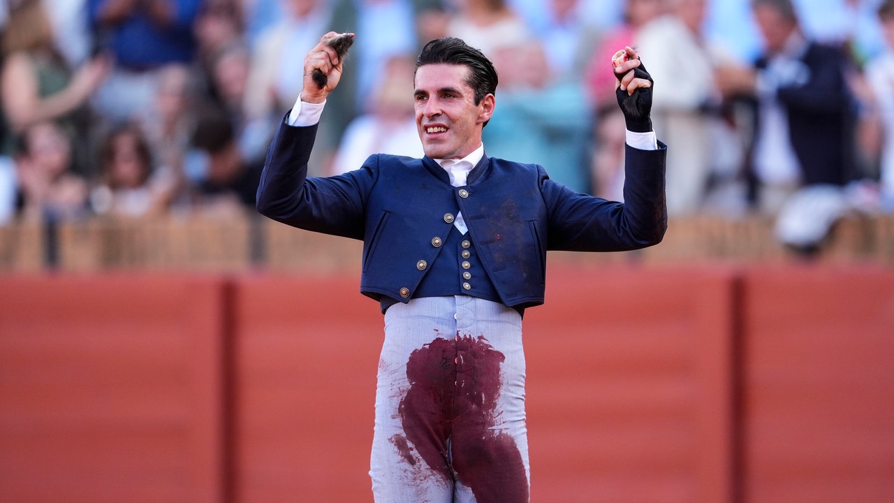 Solo Talavante y un ejemplar de Domingo Hernández en el homenaje a los Vázquez