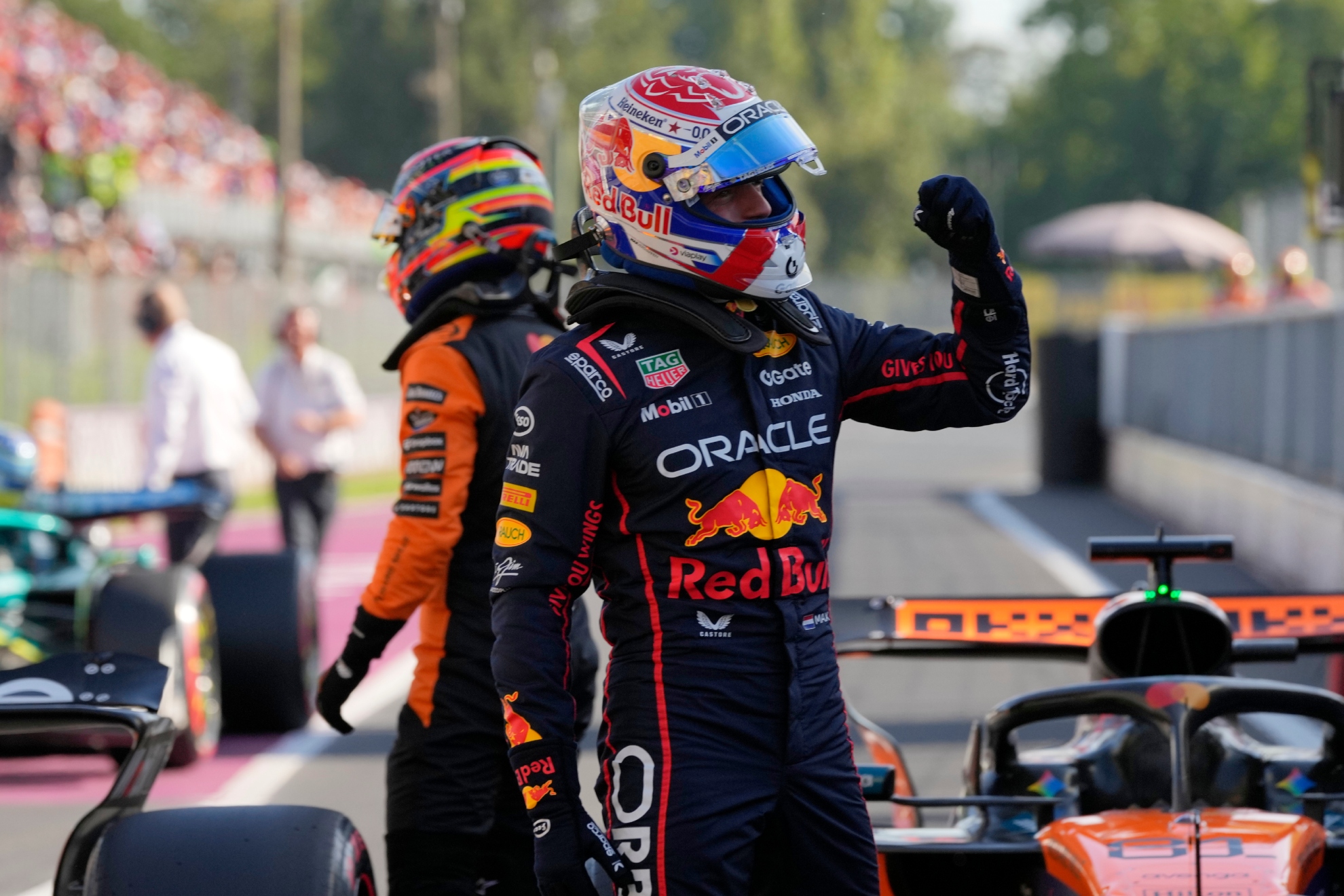 Verstappen al final de la sesión de clasificación en Monza.