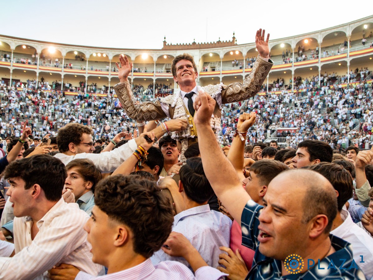 Homenaje del Club Taurino de Londres a Borja Jiménez