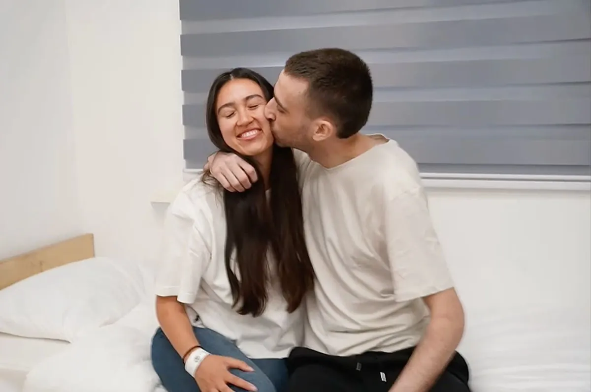 El reencuentro de Noa Argamani con su novio tras dos años de secuestro: "Estuvo en unas condiciones muy duras, bajo un aislamiento completo y hambruna" - El Mundo