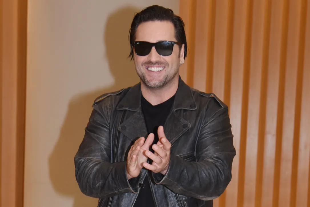 David Bustamante: el chico de Cantabria que empezó en una tuna e inventó al "hombre sensible" en OT - El Mundo