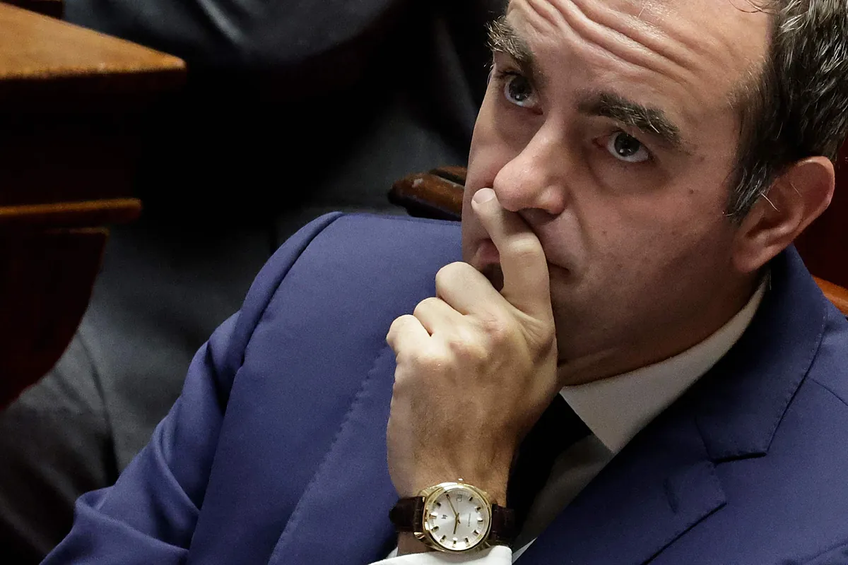 Sébastien Lecornu sobrevive a las dos mociones de censura gracias al apoyo de los socialistas - El Mundo