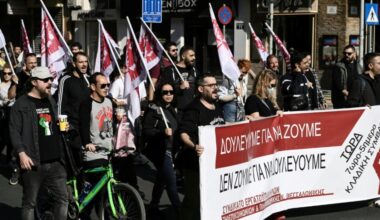 Legisladores griegos respaldan una reforma para permitir jornadas laborales de 13 horas