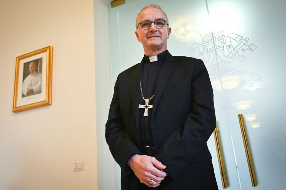 La Iglesia descuida demasiado a las víctimas de abusos, admite el Vaticano