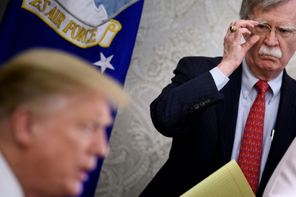 Acusan a exasesor de seguridad de Trump John Bolton, hoy opositor