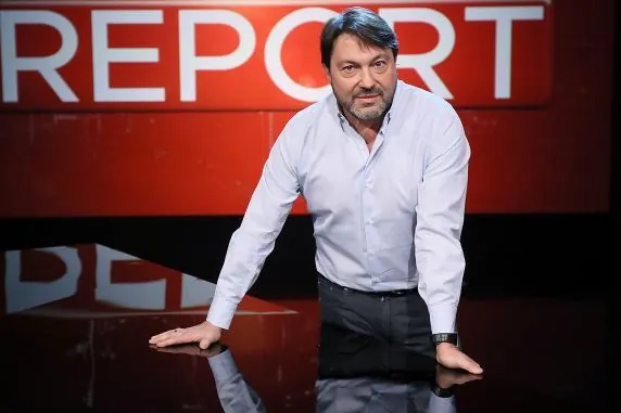 Una bomba contra el periodista Sigfrido Ranucci destruye sus coches: "El explosivo podría haber matado a cualqueira que pasara cerca" - El Mundo