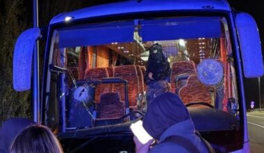 Muere un pasajero de un autobús con aficionados de baloncesto italiano por ataque de ultras | Saskibaloia