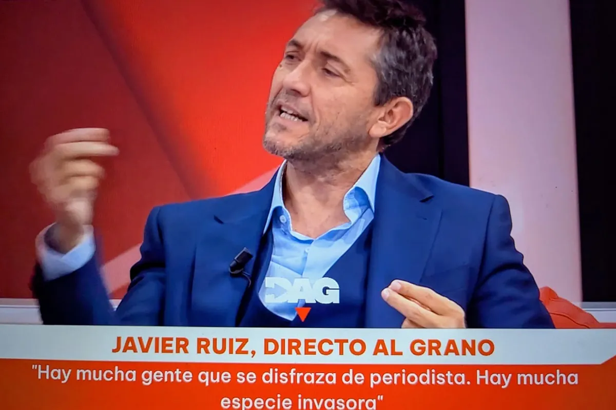 Javier Ruiz se lía la manta a la cabeza y arremete contra Antena 3 y Telecinco para defender RTVE: "A ver si es que hay jetas y delincuentes a tiempo completo ahí fuera en el periodismo" - El Mundo