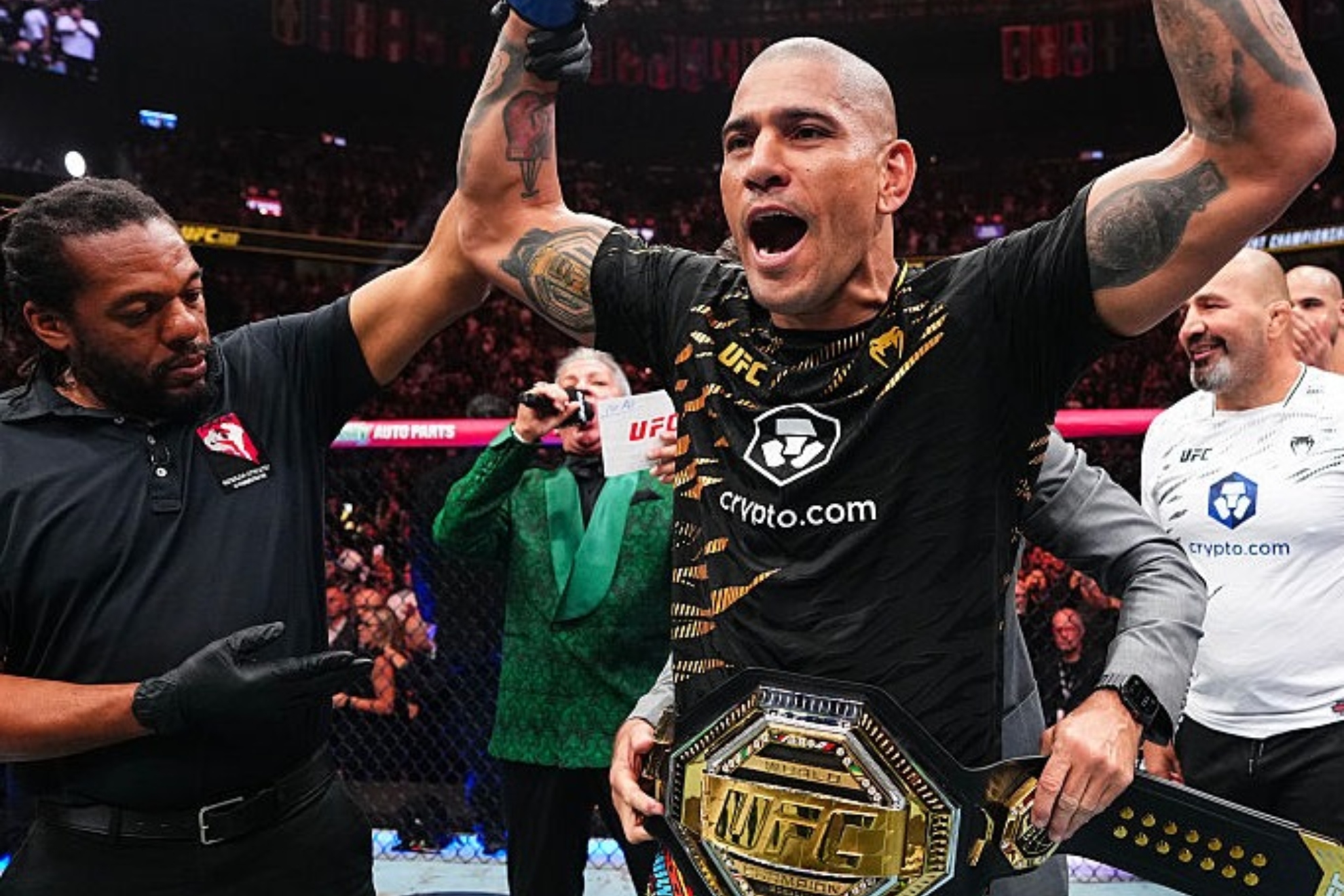 Alex Pereira tras recuperar el cinturón de peso semipesado ante Magomed Ankalaev.