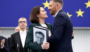 El Premio Sájarov distingue a dos periodistas presos de Bielorrusia y Georgia