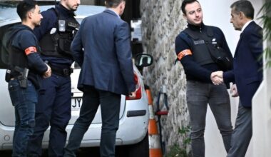 Dos guardaespaldas protegen al expresidente francés Sarkozy en prisión