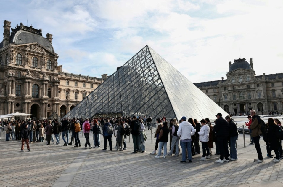 Las alarmas del Louvre funcionaron durante el robo, asegura la presidenta del museo
