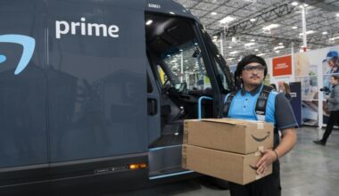 Amazon usa la IA para mejorar los robots que trabajan en sus centros de distribución