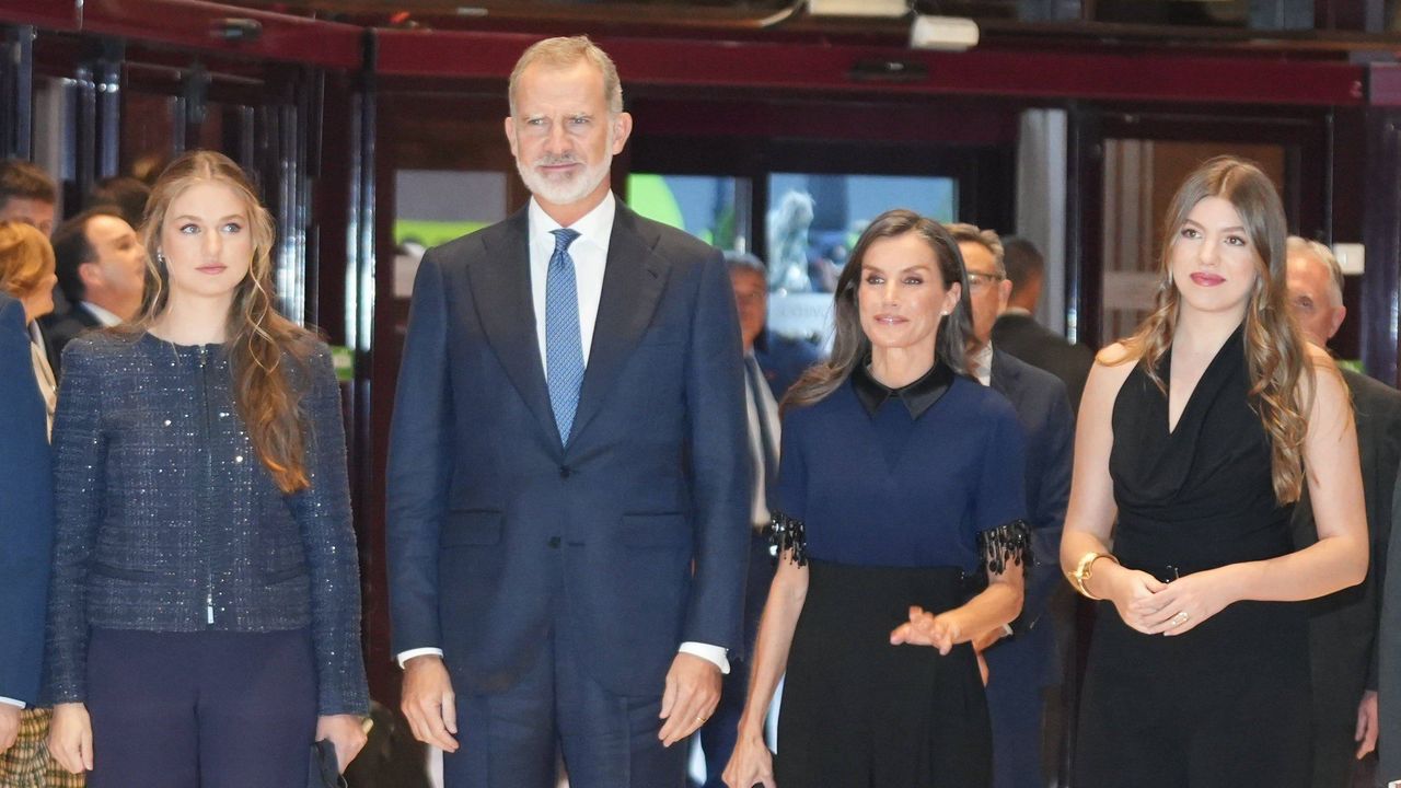 Regreso real a Oviedo: Leonor, los reyes Felipe y Letizia, y la infanta Sofía se rinden a la música de Brahms y Dvorák en el Concierto de los Premios Princesa de Asturias