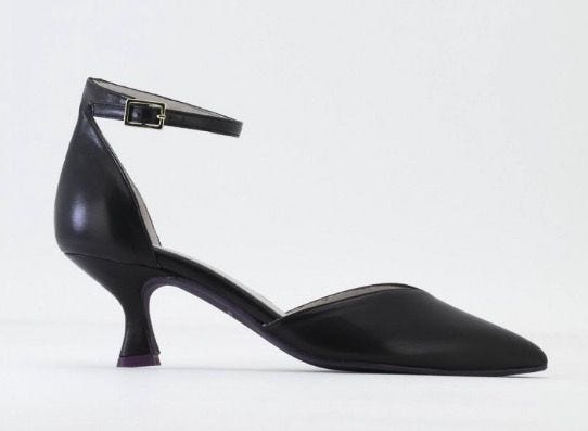 : Zapatos con pulsera al tobillo