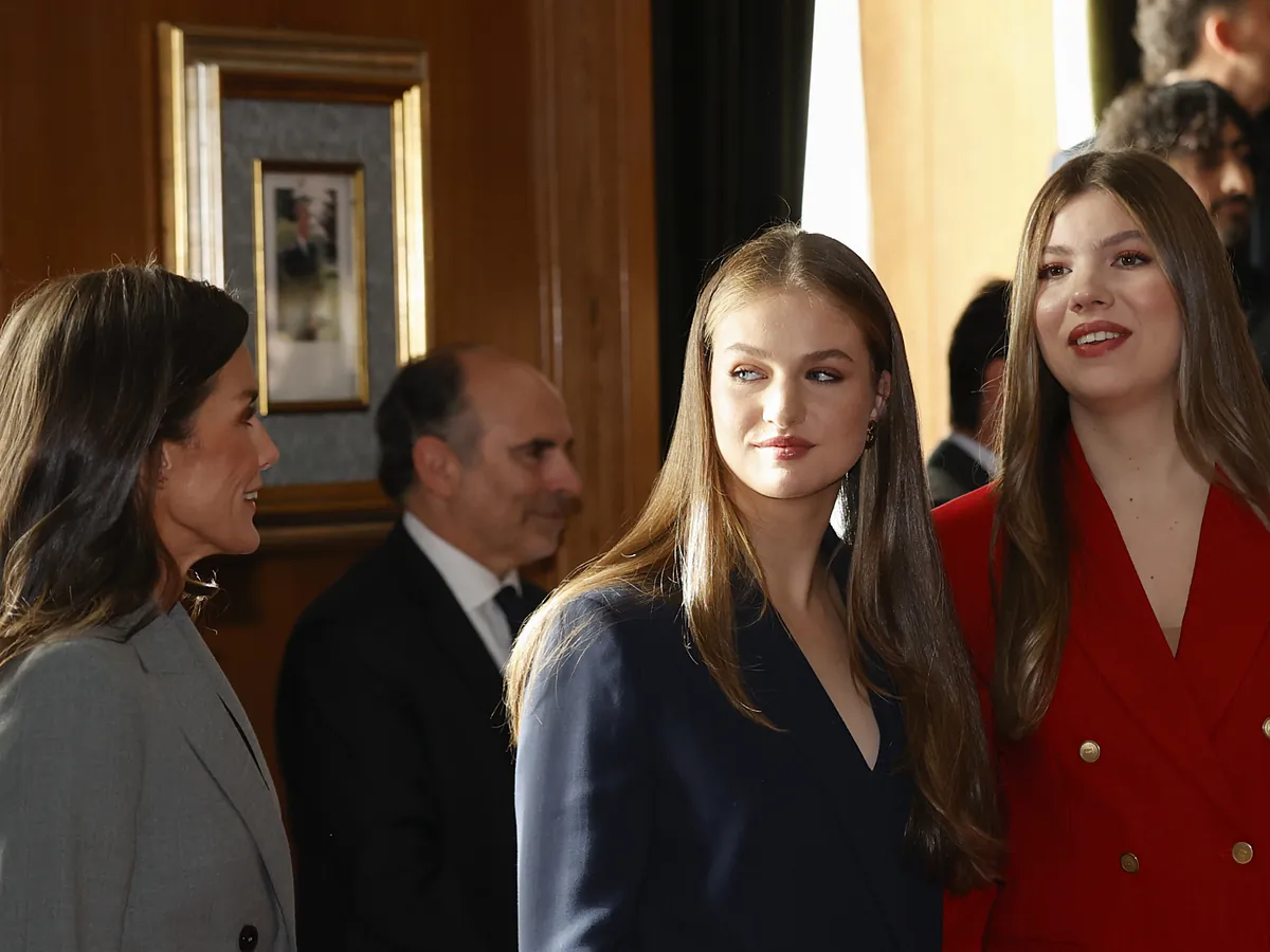 Premios Princesa de Asturias 2025: la Reina Letizia, la Princesa Leonor, la Infanta Sofía y su juego de trajes con guiño low cost de marca española - El Mundo
