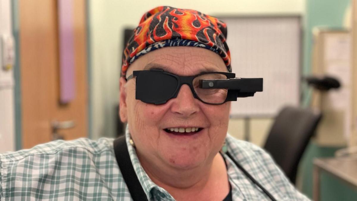 Un milagro visual: implantes que devuelven la lectura a pacientes ciegos